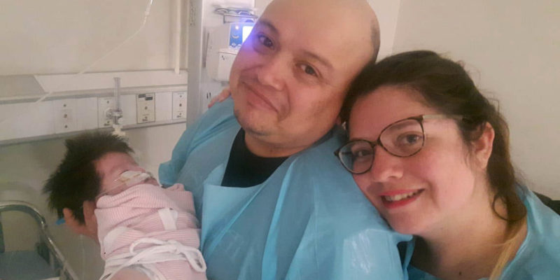 Valeria Aretaga, marido e hija En la imagen, Valeria Arteaga junto a su marido e hija, quien falleció por una falla multisistémica y nunca fue diagnosticada. (Foto proporcionada por Valeria Arteaga).